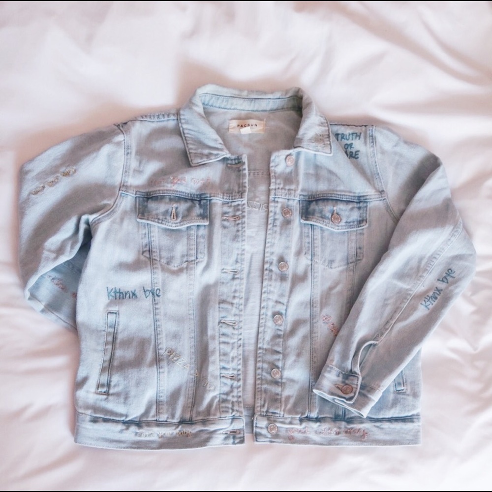 🆑 LIGHT WASHED DENIM JACKET WITH EMBROIDERY 🌻 - Picture 3 of 4